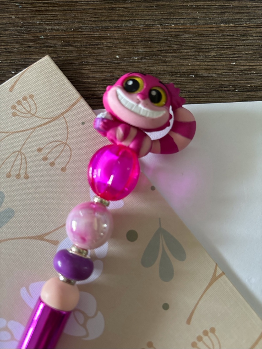 Disney doorables: Alice in Wonderland: Cheshire Cat handmade beaded pen